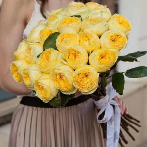 Букет 21 пионовидная желтая роза R690
